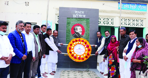 New mayor of Ishwardi municipality Ishaq Ali Malitha along with the councilors laid a wreath at the mural of Father of the Nation Bangabandhu on Wednesday.