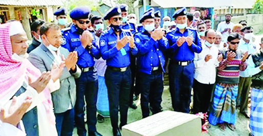 Police Super Md Mahbubur Rahman (recently promoted as DIG) offering munajat after formally inaugurating the construction works of the Baherchar Enquiry Centre under Nilkomol Union in Haimchar Upazila in Chandpur on Monday afternoon.