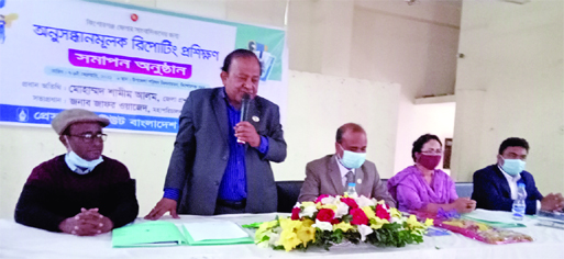 KISHOREGANJ : Zafar Wazed, Director General (DG) of Press Institute Bangladesh (PIB) addressing Journalists training on Investigation Reporting at Syed Ashraf auditorium Wednesday while Deputy Commissioner (DC) Mohammad Shamim Alam attended as chief gues