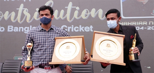 Shahriar Nafees and Abdur Razzak presented with crests during a ceremony in Mirpur on Saturday after announcing their decision to retire from playing cricket.