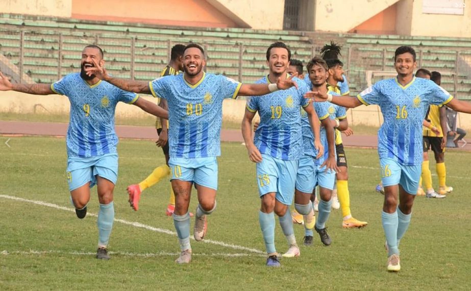 Players of Dhaka Abahani Limited celebrating after defeating Saif Sporting Club in their match of the Bangladesh Premier League (BPL) Football at the Bangabandhu National Stadium on Tuesday.