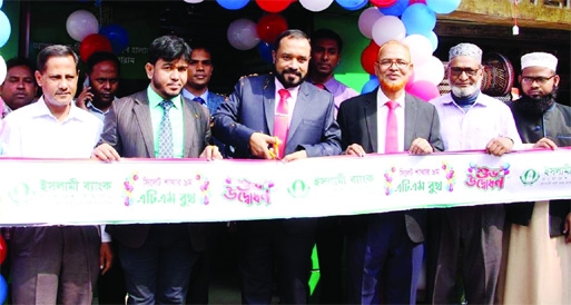 Sikder Md Sahabuddin, EVP and Sylhet Zonal Head of Islami Bank Bangladesh Limited, inaugurates an ATM booth on the bank's Darga Gate branch premises in Sylhet yesterday.