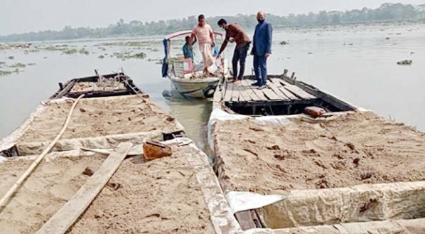 Hathazari Upazila Nirbahi officer conducting drive against sand extraction from the Halda river in Hathazari area on Tuesday.