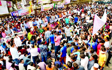 Dhaka Metropolitan South BNP stages a demonstration in front of the Jatiya Press Club protesting a move to repeal of the gallantry title of former President Ziaur Rahman on Wednesday.
