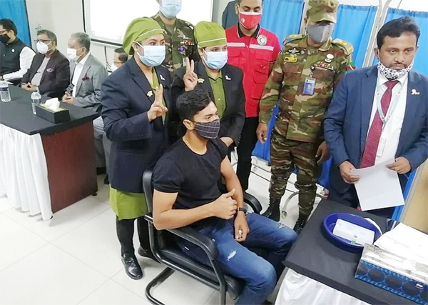 The physicians showing victory sigh after Soumya Sarkar of Bangladesh Cricket team received vaccine of coronavirus at the Kurmitola General Hospital on Thursday.