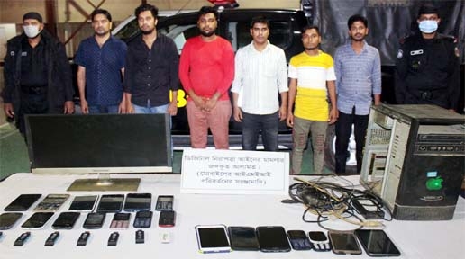 RAB-10 detains six members of a gang who change IMEI of mobile with computers and other devices by conducting raids in different areas of the city on Friday.