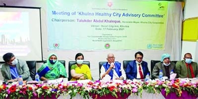 Khulna City Corporation (KCC) Mayor Talukder Abdul Khaleque speaks at a meeting of the advisory committee of healthy city at a city hotel on Thursday.
