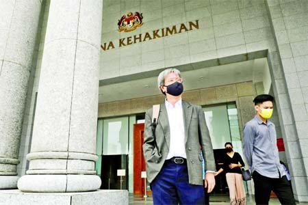 Malaysiakini's Editor-in-Chief Steven Gan leaves the Federal Court after the online newspaper was found guilty of contempt over readers' comments.
