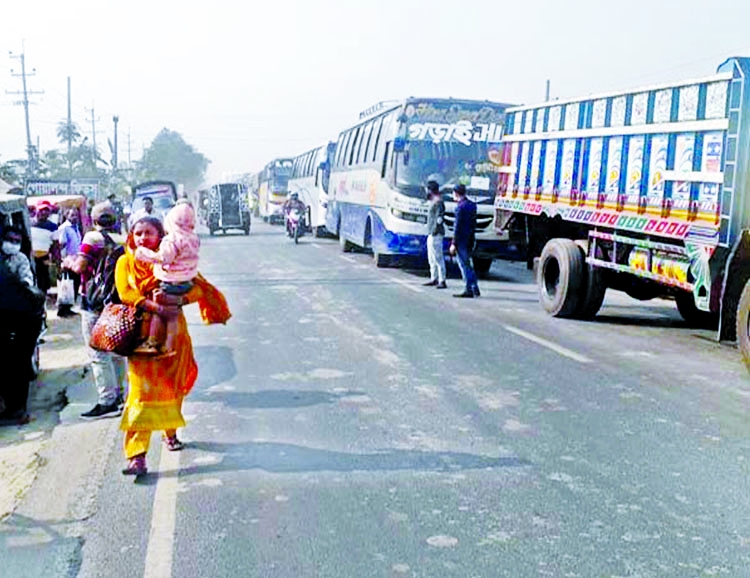 Vehicles get stuck with gridlock after three-day long vacation at Daulotdia Ghat in Rajbari district on Monday.