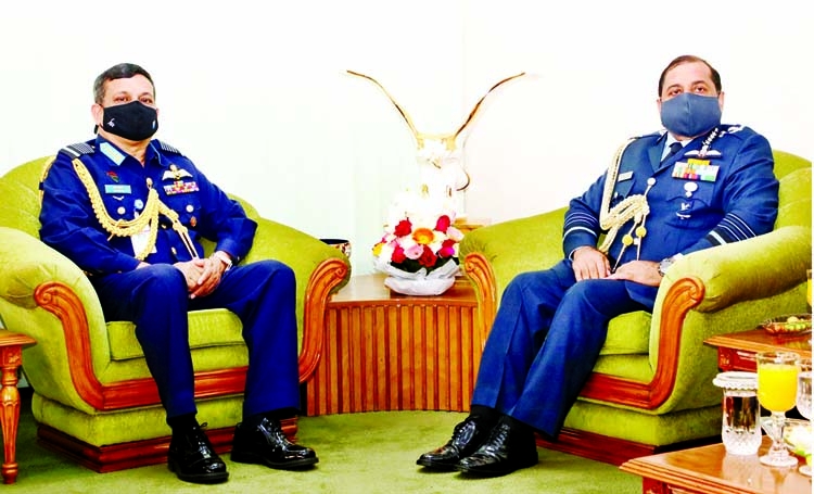 Visiting Chief of Indian Air Force Air Chief Marshal Rakesh Kumar Singh Bhadauria calls on his Bangladesh counterpart Air Chief Marshal Masihuzzaman Serniabat at the Air Headquarters in the city on Wednesday. ISPR photo