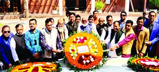 Newly elected executive committee of Khulna Press Club (KPC) paid tributes to Father of the Nation Bangabandhu Sheikh Mujibur Rahman at Tungipara by placing wreath at his grave on Friday.
