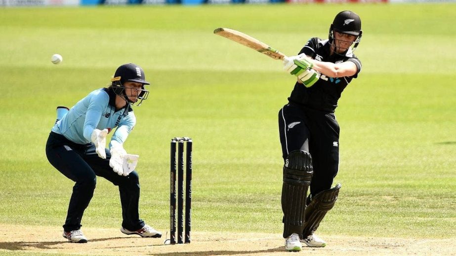 Amy Satterthwaite of New Zealand smashes a boundary against England at University of Otago Oval on Sunday.