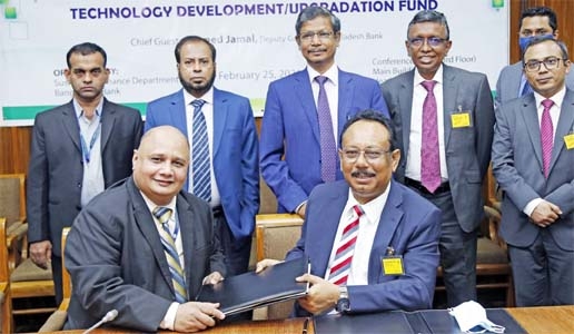 Md. Quamrul Islam Chowdhury, Managing Director and CEO of Mercantile Bank Limited (MBL) and Khondkar Morshed Millat, General Manager, Sustainable Finance Department of Bangladesh Bank (BB), exchanging document after signed an agreement at the bank's head