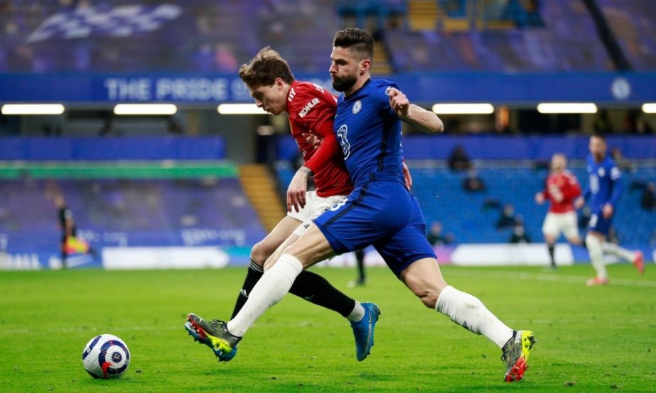 Chelsea's Olivier Giroud (right) in and Manchester United's Victor Lindelof vie for possession during a Premier League match at Stamford Bridge in London on Sunday.