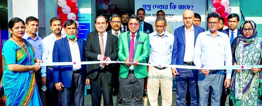 Md. Delwar Haidar, Chairman of National Housing Authority along with M. Fakhrul Alam, Managing Director of ONE Bank Limited, inaugurating the bank's sub-branch at Grihayan Bhaban in city's Segunbagicha area on Monday. Top officials of the bank were pres