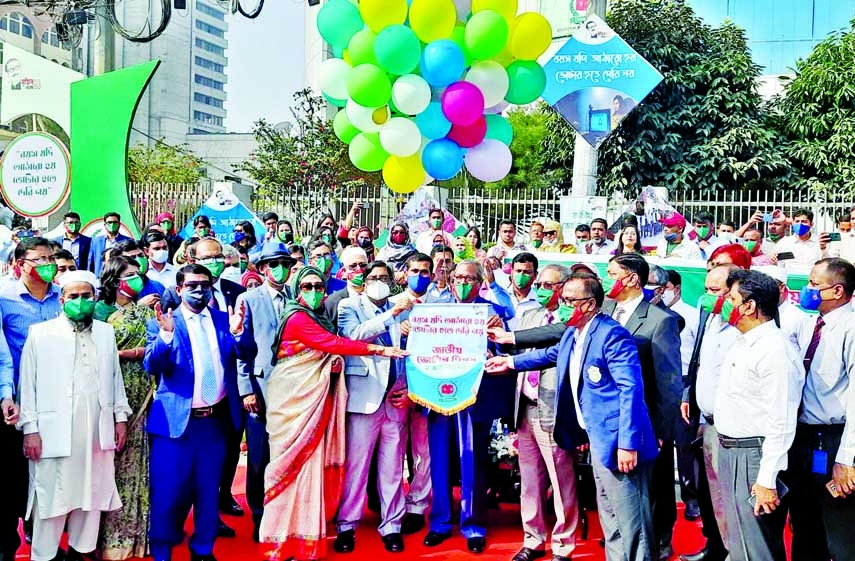 Chief Election Commissioner KM Nurul Huda inaugurates National Voters Day releasing balloons in front of the commission in the city's Agargaon on Tuesday.