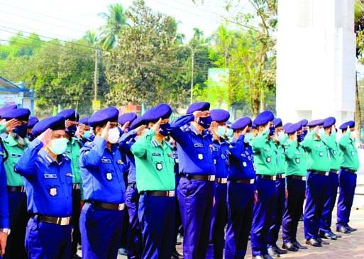 Members of Rangpur Police pay tribute to the martyred police personnel in Rangpur on Monday marking the Police Memorial Day.