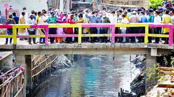 LGRD and Cooperatives Minister Tajul Islam inspects the joining place of canals in the city's Nandipara and Kamalapur Bishwaroad Canal on Wednesday. DSCC Mayor Barrister Sheikh Fazle Nur Taposh was also present on the occasion.