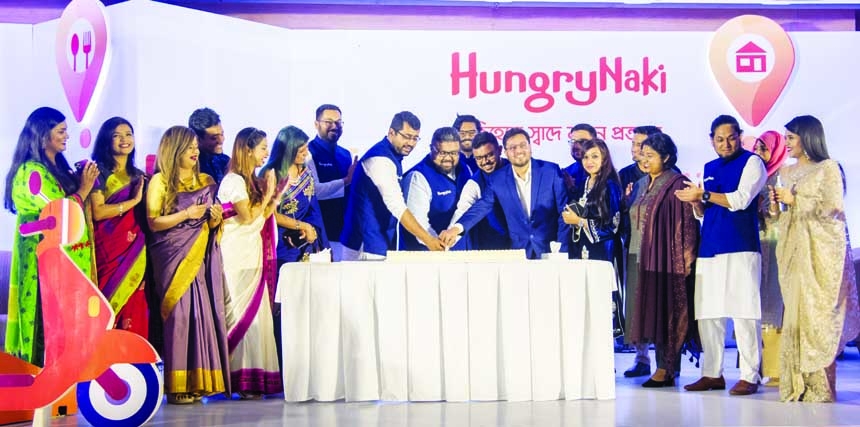 Syed Mostahidal Hoq, Managing Director of Daraz, a concern of Alibaba Group, along with AD Ahmad, CEO and Co-founder of HungryNaki (an app-based food delivery service company) and other high officials from both sides cutting a cake after announcing the ac