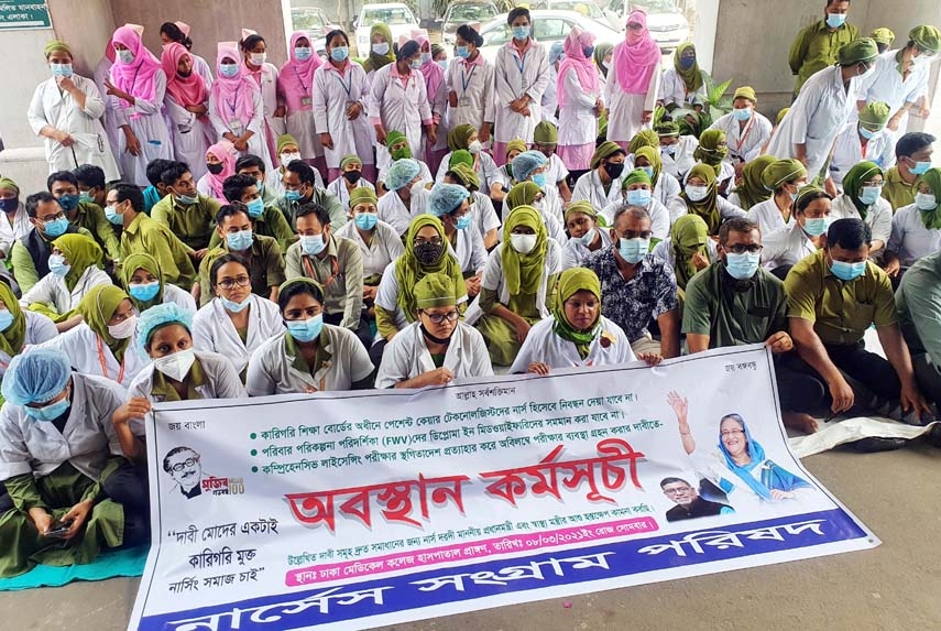 Nurses Movement Council stages a sit-in on Dhaka Medical College premises on Monday with a call to take examination withdrawing cancellation order of Comprehensive Licensing Test.