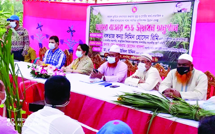 Simeen Hussain Rimi MP, Chairman of the Parliamentary Standing Committee on the Ministry of Culture, as chief guest inaugurates a grass market at Kapasia in Gazipur on Thursday.
