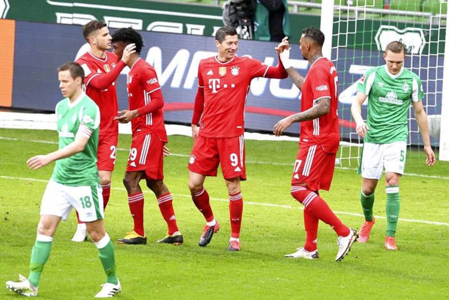 Bayern Munich's Robert Lewandowski (center) celebrates with Jerome Boateng (second right) after scoring his side's third goal during the German Bundesliga soccer match against Werder Bremen in Bremen, Germany on Saturday.