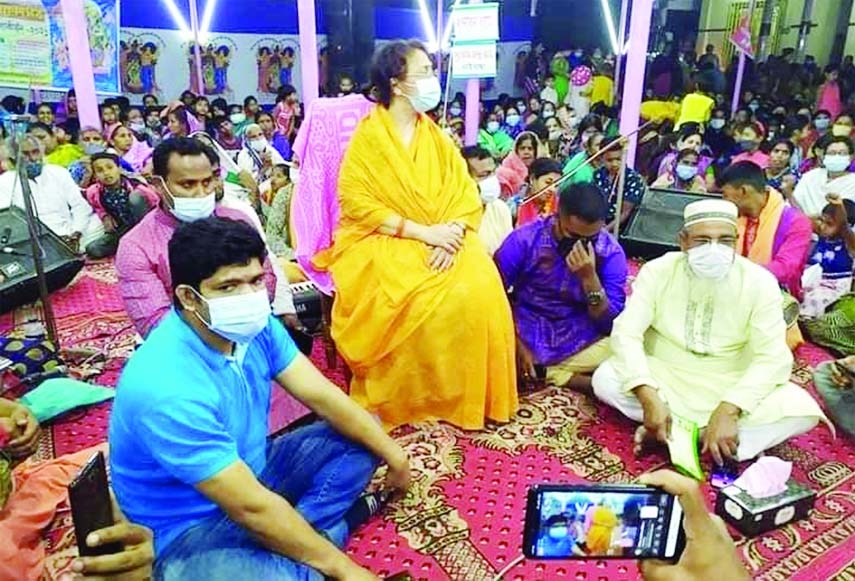 Simeen Hussain Rimi MP, President of the Parliamentary Standing Committee on the Ministry of Culture visits the concluding ceremony of a 2-day Ostokalin Kirtan at the Sri Sri Joykali Mandir in Kapasia Upazila Sadar of Gazipur on Sunday.