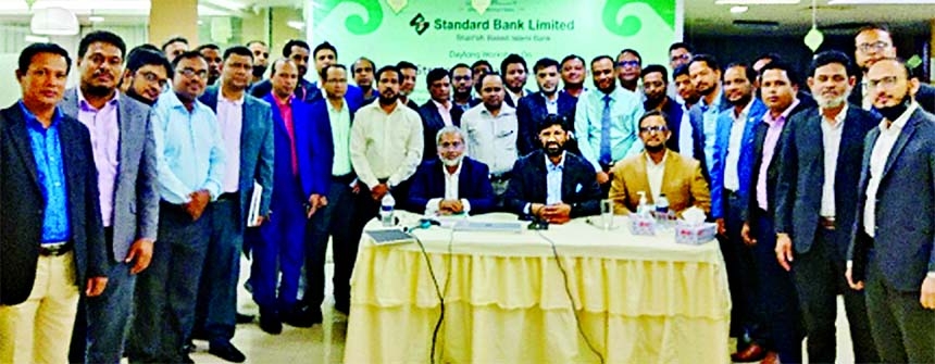 Khondoker Rashed Maqsood, Managing Director & CEO of Standard Bank Limited, poses for photo with the participants of the workshop on "Heading to Strategic Relationship Management" at the bank's Agrabad Branch premises in Chattogram recently. Md Touhidu