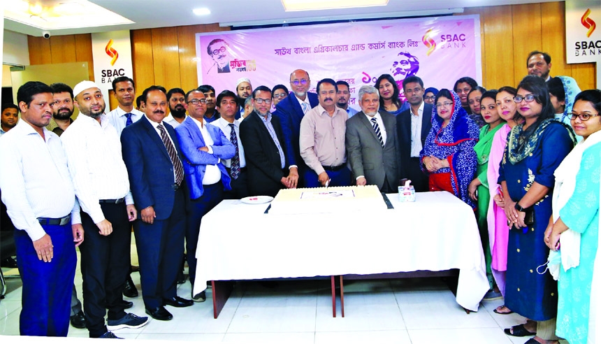 Tariqul Islam Chowdhury, Managing Director and CEO of South Bangla Agriculture and Commerce (SBAC) Bank Limited, cutting a cake marking the 101st birthday of Bangabandhu Sheikh Mujibur Rahman at the bank's head office in the capital on Tuesday. Shafiuddi