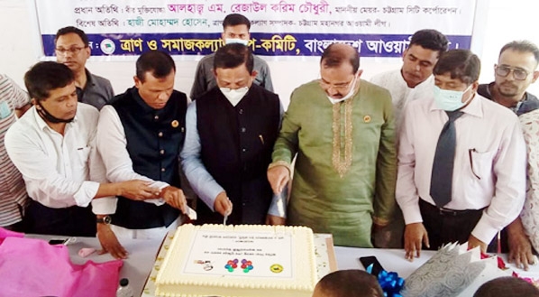 With joint auspices of Chattogram City Corporation and City Awami league, a birth day cake was cut by the CCC Mayor Rezaul Karim Chowdhury accompanied by senior AL leaders of the party at Shahid Minar square yesterday on the occasion of celebration of b