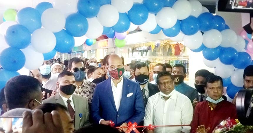 Mayor of Dhaka North City Corporation Md. Atiqul Islam inaugurating the AKS Shopping Mall (a concern of Sena Kallayan Sangstha) at Mohakhali in the capital on Sunday. Executives of Sena Kallayan Sangstha and AKS were present.