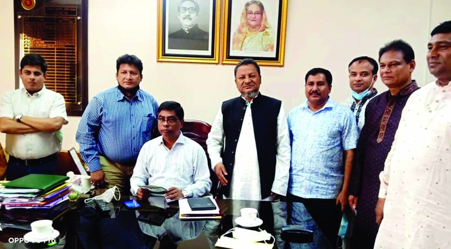 Newly elected Upazilla Chairman of Madhukahli Md. Shahidul Islam takes oath of office administered by Commissioner of Dhaka Division Mohammad Khalilur Rahman held at Segun Bagicha in the capital on Monday with a vow to serving their respective grassroots