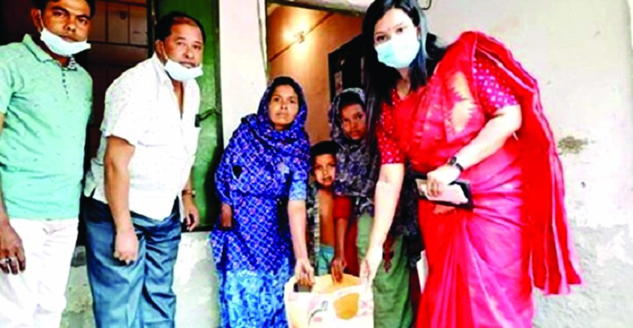 A homeless abandoned housewife Munni Begum who lhas been living on begging at the Shahtoli Rly platform for 20 years was given a house as gift of Prime Minister Sheikh Hasina in Luxmipur Ashrayan Project under Sadar Upazila of Chandpur, handed over by the