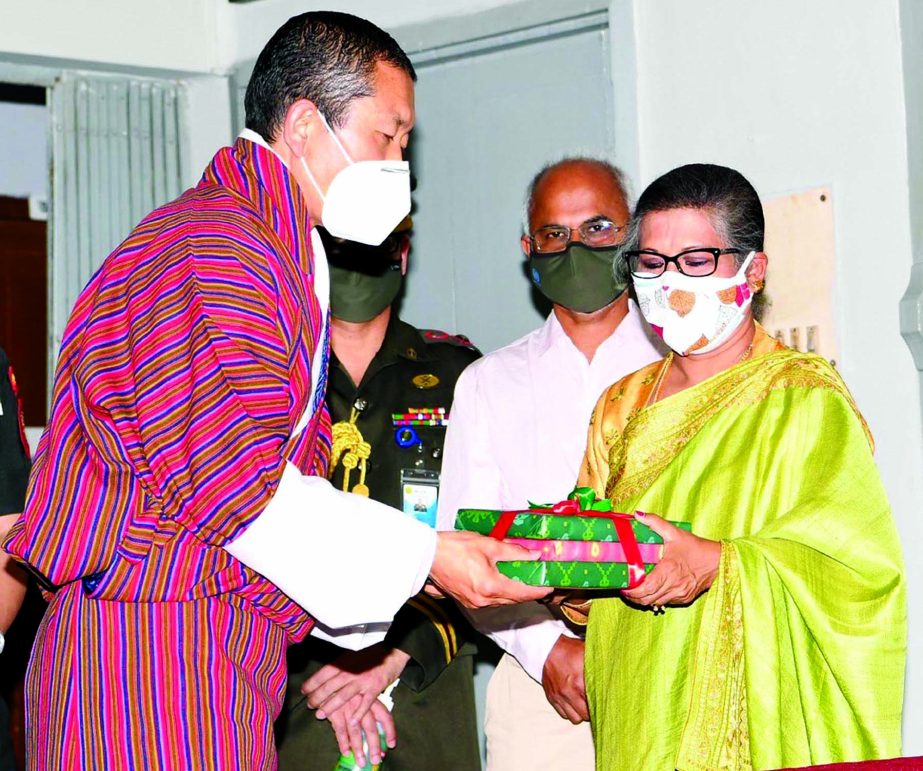 Sheikh Rehana, youngest daughter of Father of the Nation Bangabandhu Sheikh Mujibur Rahman presents a book written by Bangabandhu to Bhutanese Prime Minister Dr. Lotay Tshering at Bangabandhu Memorial Museum in the city on Tuesday. PID photo