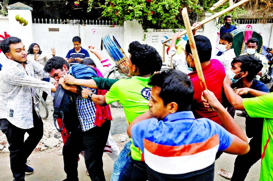 Activists of Bangladesh Chhatra League swoop on left-leaning students protesting Indian Prime Minister Narendro Modi's visit to Bangladesh. This photo was taken from in front of TSC on Dhaka University campus on Tuesday.