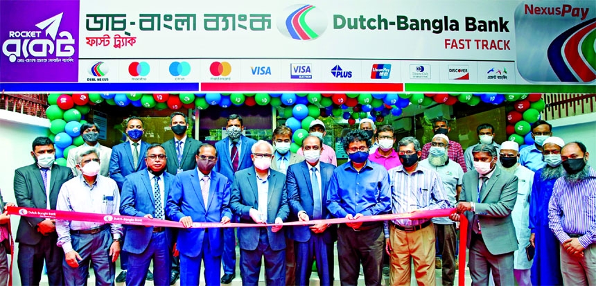 Professor Satya Prasad Majumder, VC of BUET along with Abul Kashem Md. Shirin, Managing Director & CEO of Dutch-Bangla Bank Limited, inaugurating a Fast Track at BUET campus premises on Thursday as chief guest. Prof. Dr. Abdul Jabbar Khan, Pro VC of the u