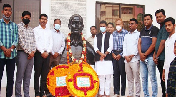 Raozan Poura Mayor Zamiruddin Parvez alongwith other AL leaders paid tributes to Masterda Surya Sen on his 128th birth anniversary at the Sculpture of the anti-british revolutionary leader on the Raozan college premises on Monday.