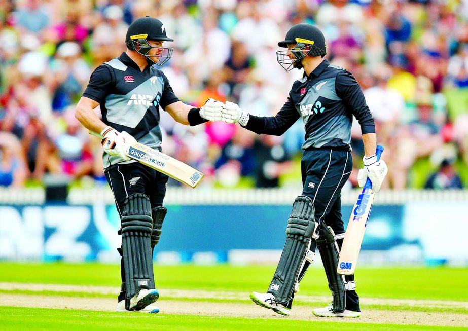 Glenn Phillips (left) and Devon Conway of New Zealand give the innings a grandstand finish in the 1st T20I between Bangladesh and New Zealand at the Seddon Park in Hamilton, New Zealand on Sunday. Conway remained unbeaten with 92. He was adjudged the Man