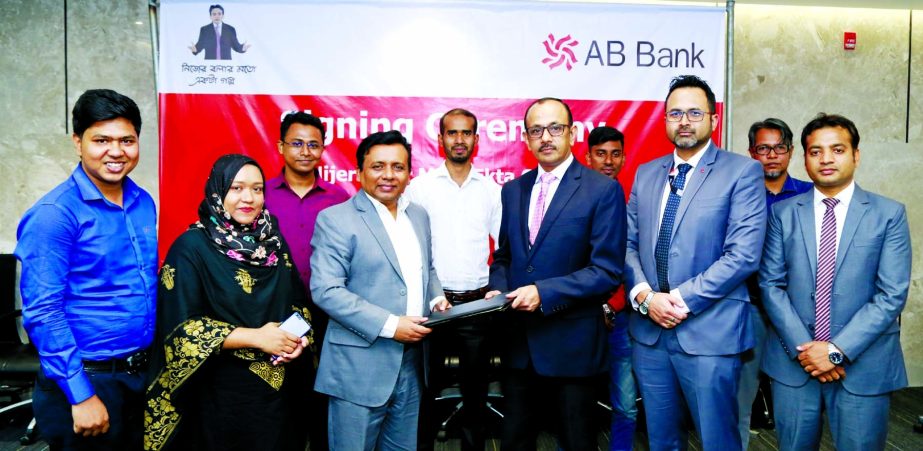 Syed Mizanur Rahman, Head of Relationship Management of AB Bank Limited and Iqbal Bahar Zahid, CEO of 'NijerBolar Moto EktaGolpo' (an online training program on entrepreneurship), exchanging document after signing an agreement recently. Under the deal,