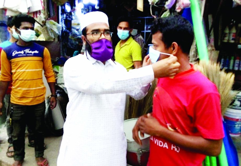 A free mask distribution program was held at Nilphamari under the supervision of district administration on Wednesday to ensure public hygiene. Md. Masudur Rahman Masud, Executive Magistrate are seen in the photo distributing masks among the general peopl