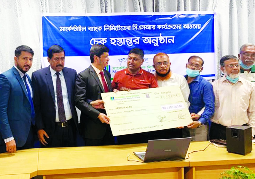 Mercantile Bank Limited recently donated Tk.9.50 lac to Feni Diabetes Hospital for purchasing a Dialysis Machine. Mahfuzul Karim, Cumilla-Noakhali Zonal Head of the bank handing over the cheque to Abdul Motaleb, Vice-President of Feni Diabetic Samity at a