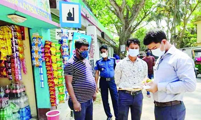 Nikli UNO and Executive Magistrate Shamsuddin Momma conducts a court that fined at least 40 people Tk.8400 in Nikli haor areas of Kishoreganj on Friday for not wearing masks. Additional District Magistrate (ADM) in Kishoreganj Abdullah -al-Masud was also