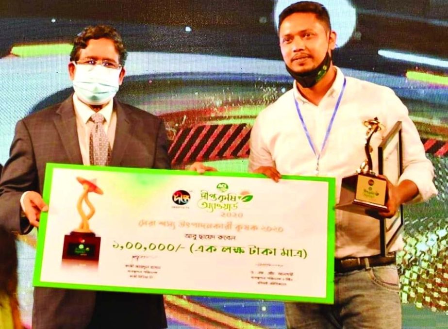 Agriculture Minister Dr Abdur Razzaque handing over 'ACI Deepto Krishi Award' among the entrepreneurs of the country's agri-sector at the office of a private TV channel on Friday.