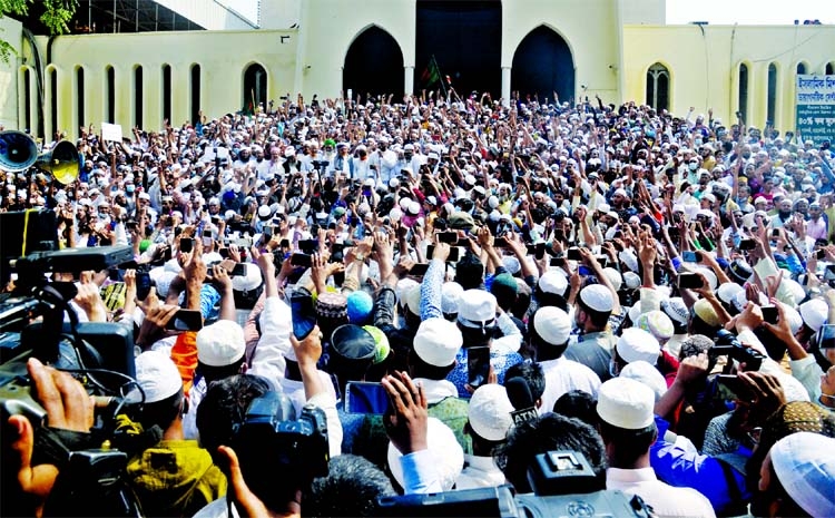 Leaders and activists of Hefazat-e-Islam Bangladesh hold a demonstration at Baitul Mukarram National Mosque on Friday demanding justice for their fellows who were killed in violence in Chattogram and Brahmanbaria during protest against the visit of Indian