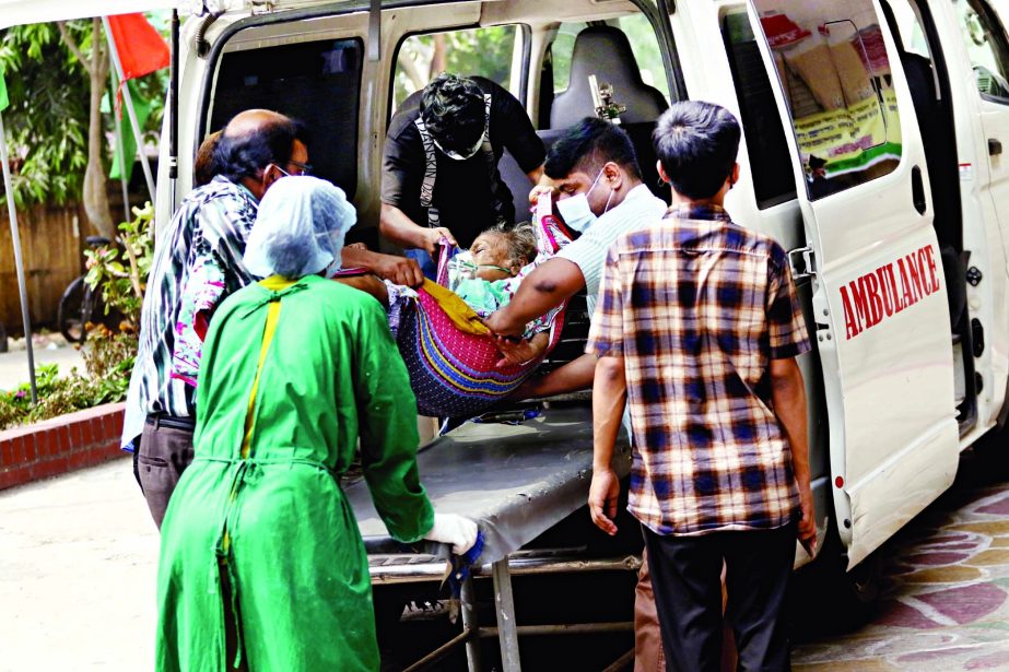 A Covid patient is being taken to the capital’s Mugda General Hospital by an ambulance with oxygen support on Saturday amid surge in Coronavirus cases in the country.