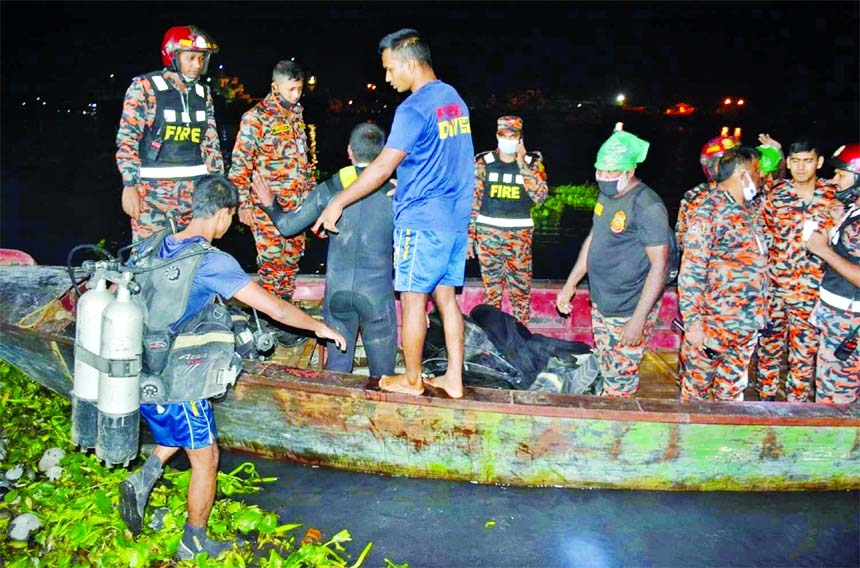 Rescue workers conducting operation after a passenger launch capsized in the Shitalakhya River in Narayanganj on Sunday evening.