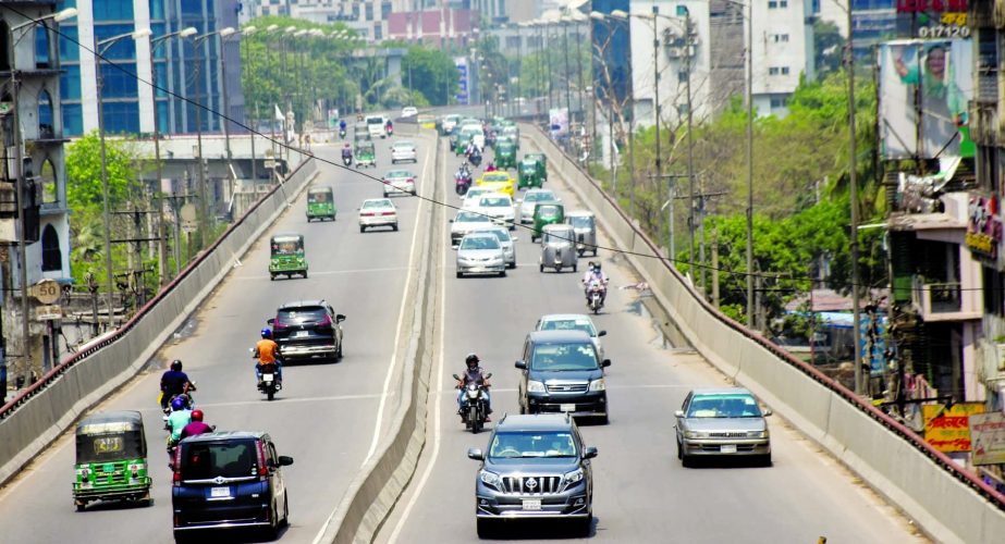 Sparse presence of vehicles on the first day of lockdown for corona pandemic. The snap was taken from the city's Moghbazar area on Monday.