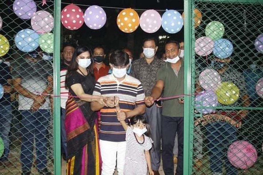 Police Super of Feni district Khondkar Nurunnabi inaugurating the modern tennis ground in Feni Town by cutting ribbon as the chief guest on Sunday. The high officials of Feni Police were present on the occasion.