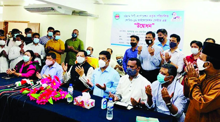 City Mayor of Chattogram Rezaul Karim Chowdhury is seen offering munajat along with other CCC officials after formal opening of Covid Isolaltion Centre in the port city on Monday.
