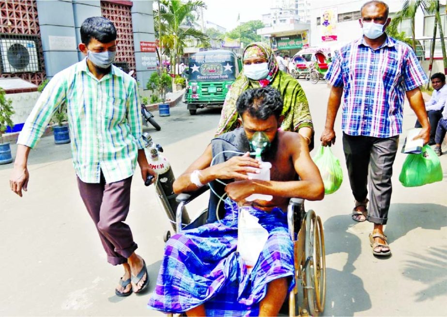 A patient having respiratory problem is being taken to Dhaka Medical College Hospital with oxygen support on Tuesday amid surge in Covid cases across the country. The family is moving from hospital to hospital.